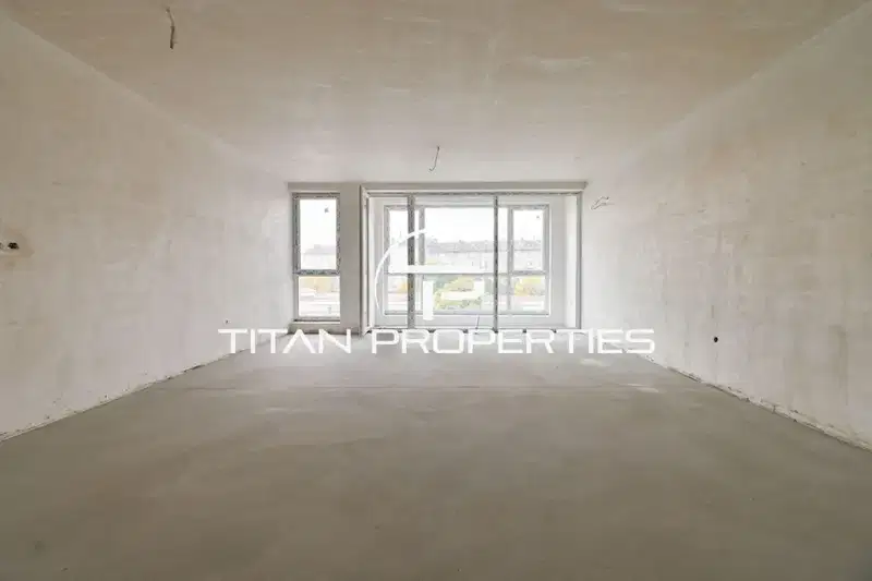 Three-room apartment in Center, Sofia with balcony-winter garden