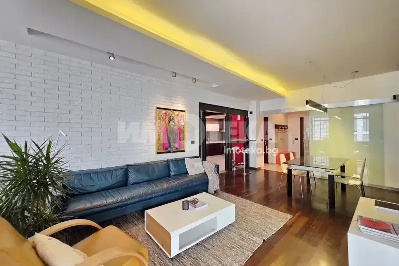 3-bedroom apartment in Sofia, Centyr
