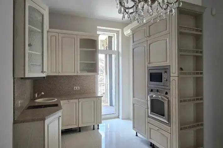 3-стаен апартамент в Център, бул. Христо Ботев с тераса