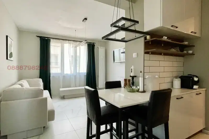 3-bedroom apartment in Sofia, Centyr