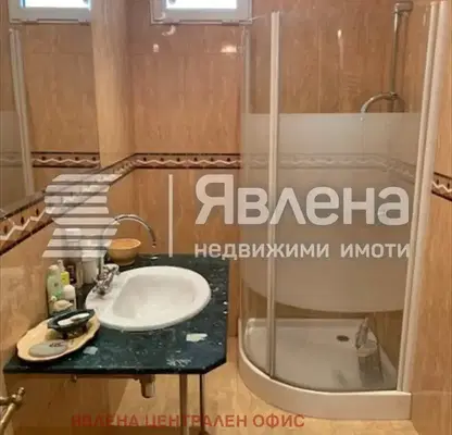 Снимка 5 — 3-стаен апартамент в Център с голям балкон и високи тавани