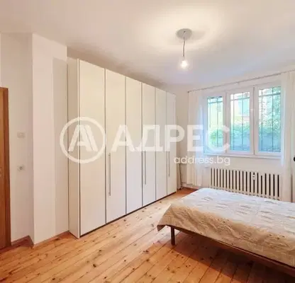 Photo 3 — 4-room apartment in Center with landscaped inner courtyard