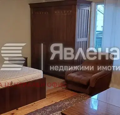 Снимка 2 — Едностаен апартамент с тераса в Център, София