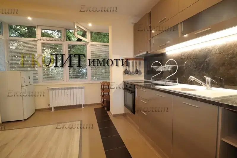 Spacious 2-room apartment in Center with terrace