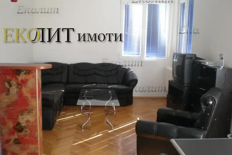 Двустаен апартамент в Център, София с остъклена тераса