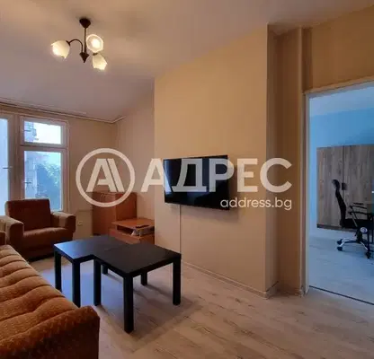 Снимка 2 — Двустаен апартамент с тераса в Център, София