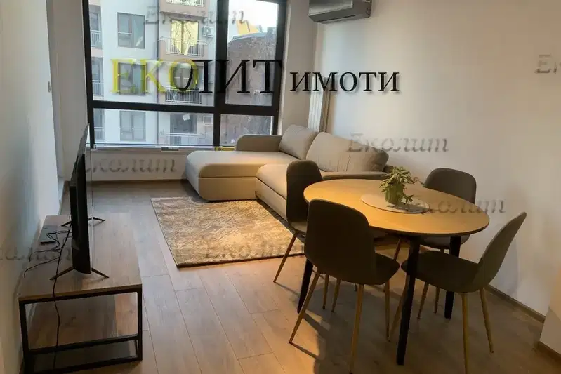 Двустаен апартамент в Център, София с тераса и паркомясто