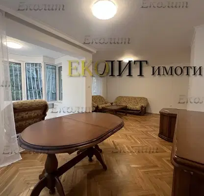 Снимка 3 — Просторен 2-стаен апартамент в Център с гараж
