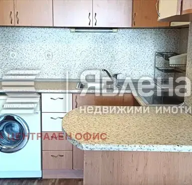Снимка 3 — Двустаен апартамент с тераса в Център, София