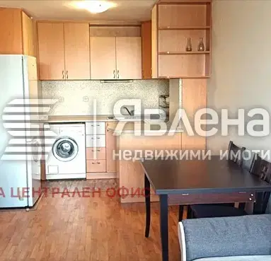 Снимка 4 — Двустаен апартамент с тераса в Център, София