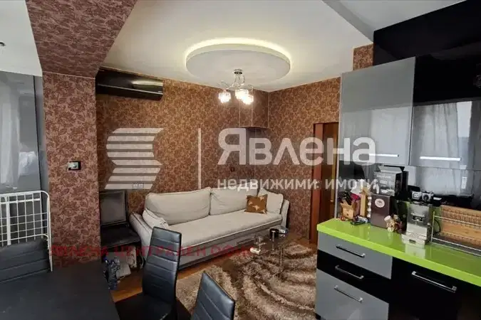 Двустаен апартамент в Център на София с тераса