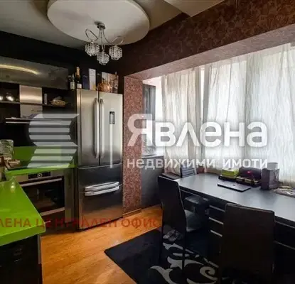 Снимка 2 — Двустаен апартамент в Център на София с тераса