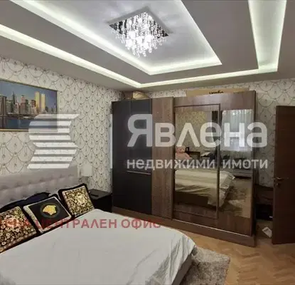 Снимка 4 — Двустаен апартамент в Център на София с тераса