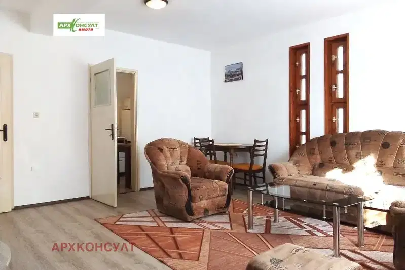 Просторен 2-стаен апартамент в Център, бул. Прага