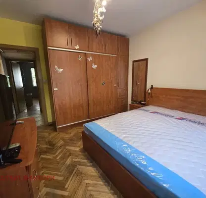 Снимка 5 — Тристаен апартамент с тераса в Център, София
