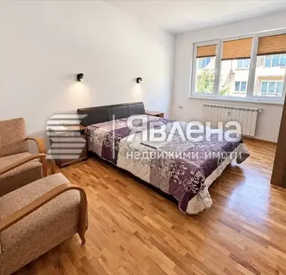 Снимка 4 — Тристаен апартамент с тераса в Център, София