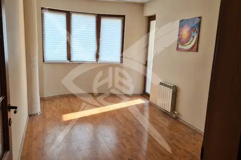 3-bedroom apartment in Sofia, Centyr