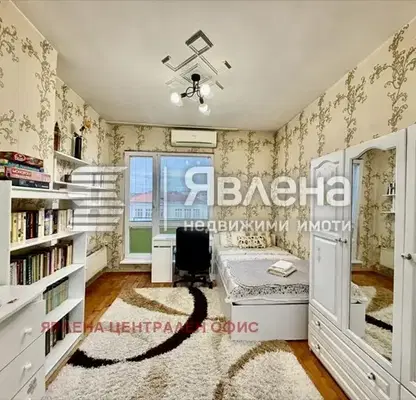 Снимка 4 — Тристаен апартамент с балкон в Центъра на София