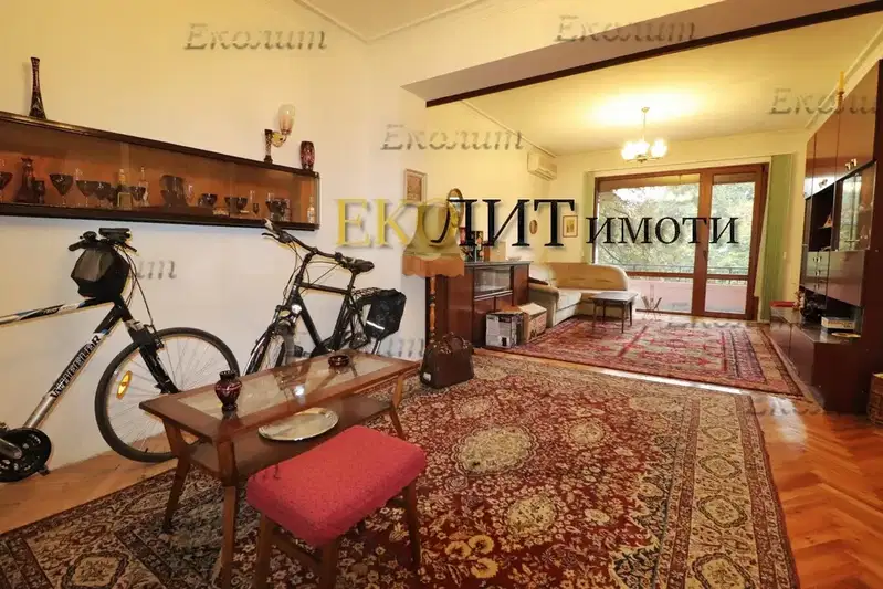 3-bedroom apartment in Sofia, Centyr