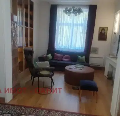 Снимка 2 — 3-стаен апартамент в Център с балкон и вътрешен двор
