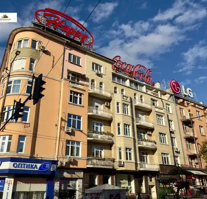 Снимка 2 — Тристаен апартамент с тераса в Център, бул. Витоша