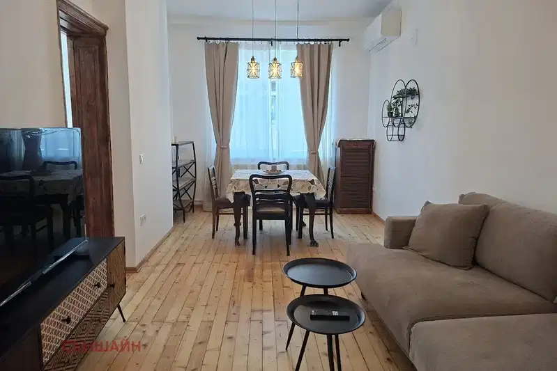 Тристаен апартамент в Център, София с тераса