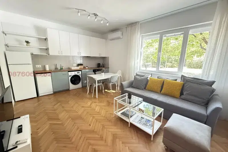 Three-room apartment with southwest aspect in Center, Sofia