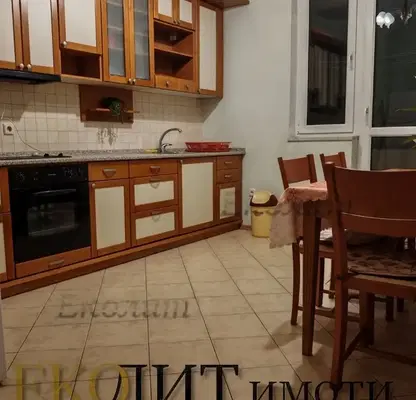 Снимка 2 — 3-стаен апартамент в Център с тераса и асансьор