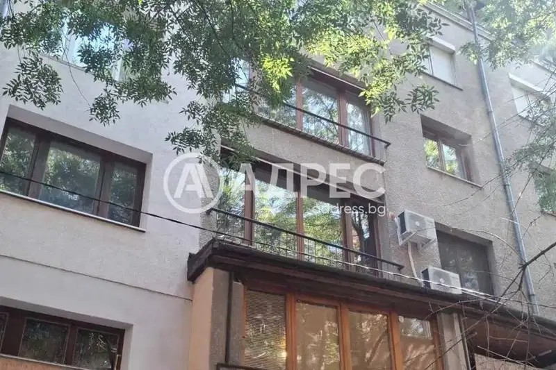 Многостаен апартамент с 4 стаи в Център, София с асансьор