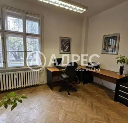 Photo 3 — 3-room apartment in Doktorski Pametnik with high ceilings