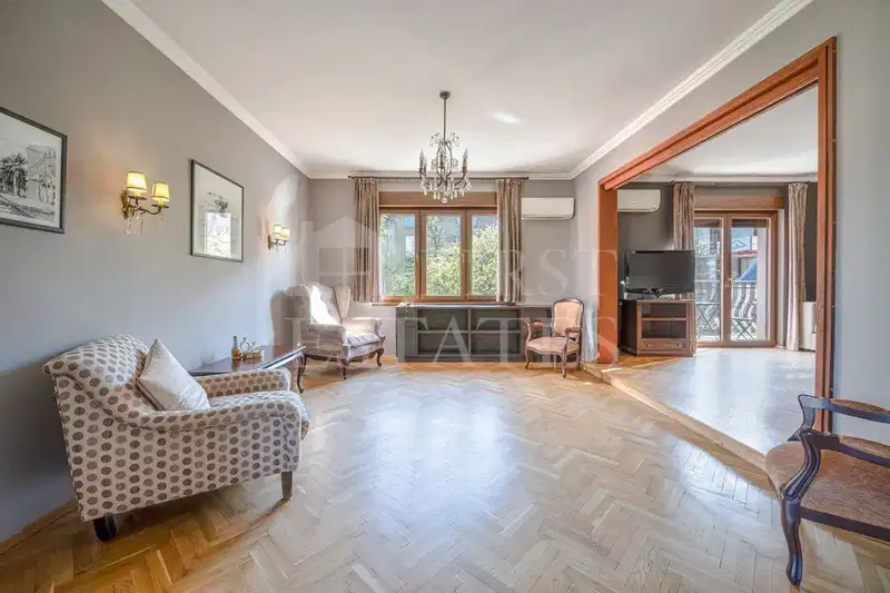 Spacious 2-room apartment in Doktorski pametnik with private courtyard