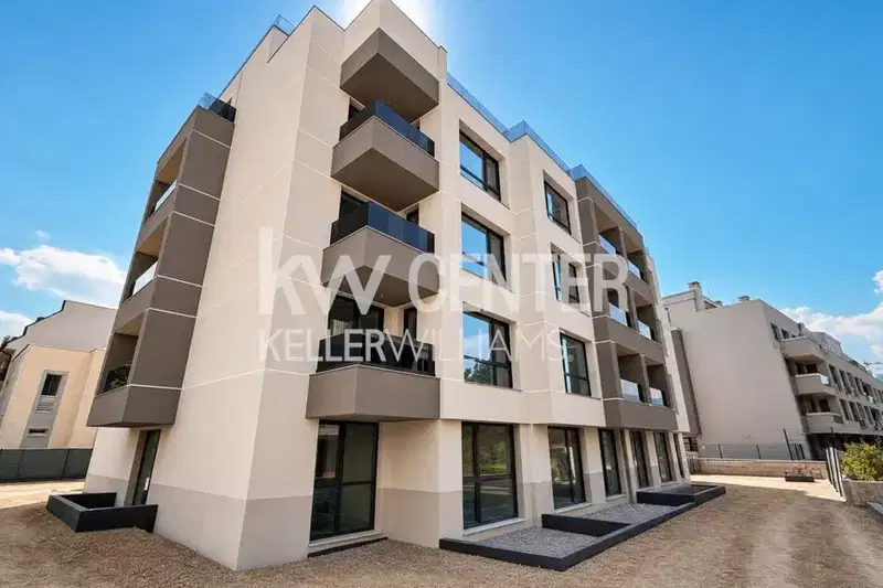 One-room apartment in Druzhba 1 with terrace and elevator