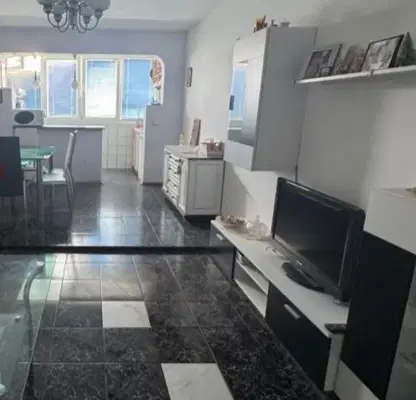 Photo 3 — Three-room apartment in Druzhba 1 with renovated appearance