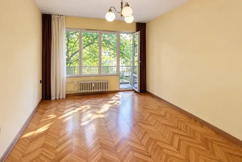 Three-room apartment in Druzhba 1 with terrace on a middle floor