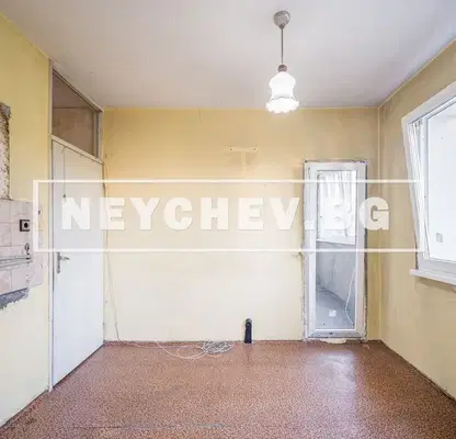Снимка 5 — Двустаен апартамент в Дружба 2 с остъклена лоджия