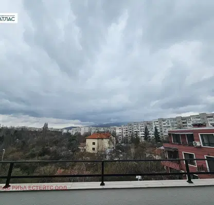 Снимка 2 — Двустаен апартамент с панорамна тераса в Дървеница, София