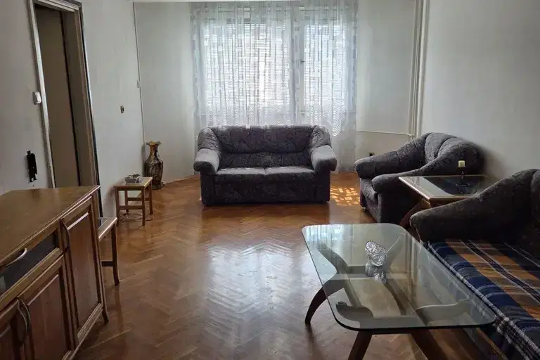 Spacious 4-room apartment in Darvenitsa with two terraces