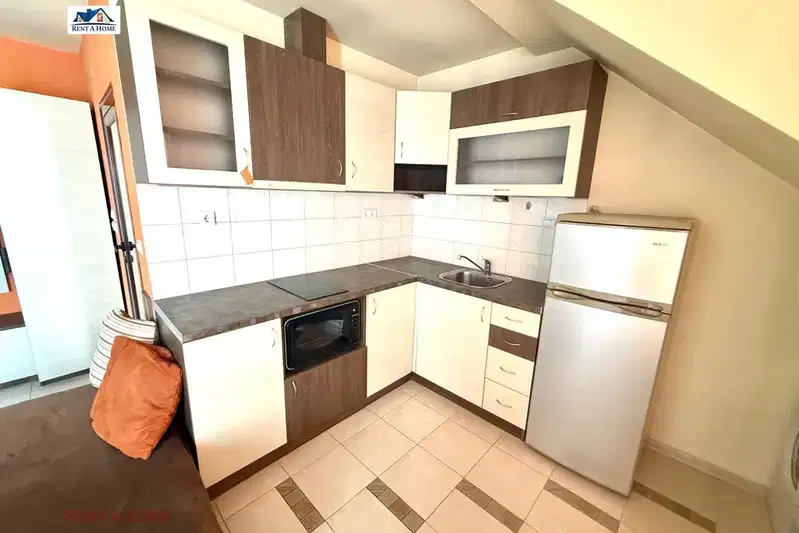Attic 3-room apartment with panoramic view in Darvenitsa