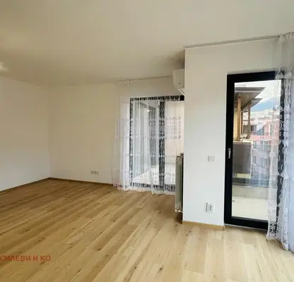 Photo 2 — Spacious 4-room apartment in Darvenitsa with terrace