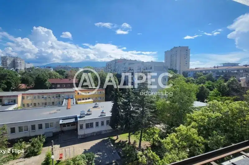 Тристаен апартамент в Гео Милев с южна тераса