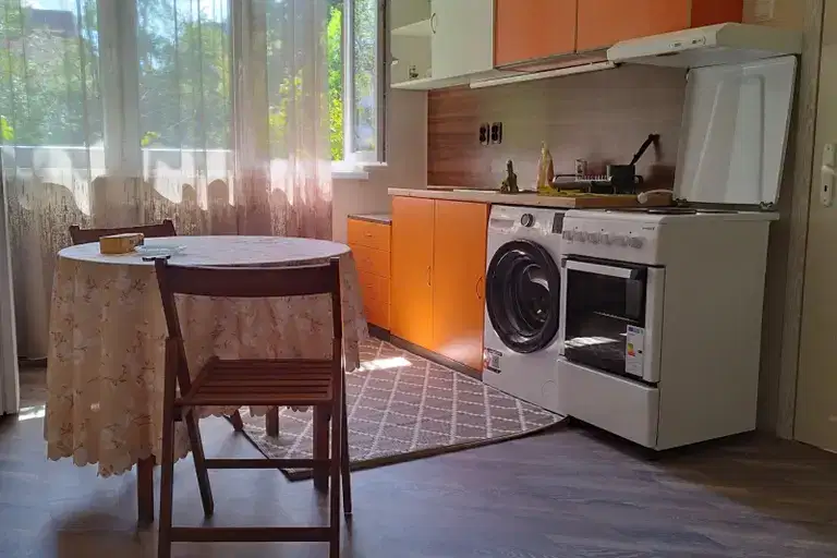 Two-room apartment in Geo Milev near shopping centers