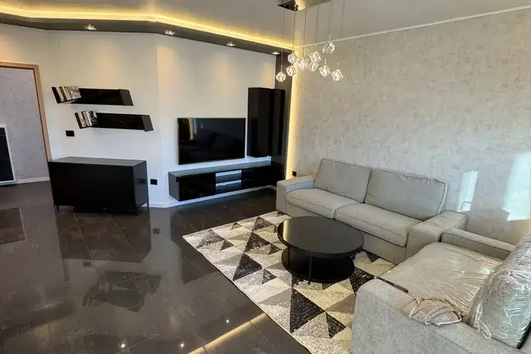 Three-room apartment with parking space in Gotse Delchev, Sofia