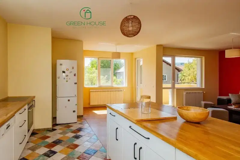 Maisonette with 3 rooms and large garage in Gorna Banya, Sofia
