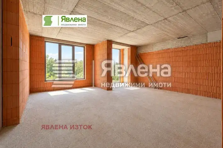 Four-room apartment with 3 bedrooms in Gorublyane, new building