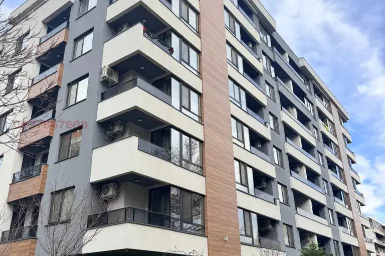Four-room apartment in Hadzhi Dimitar with parking space