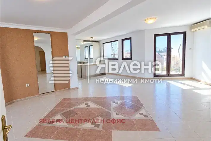 Spacious 2-room apartment with panoramic view in Hipodruma