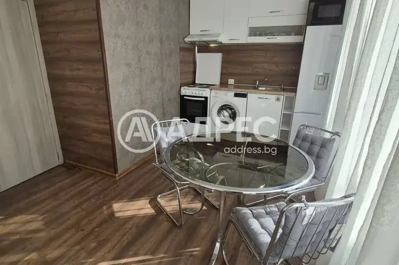 Двустаен апартамент в Хиподрума с балкон и асансьор