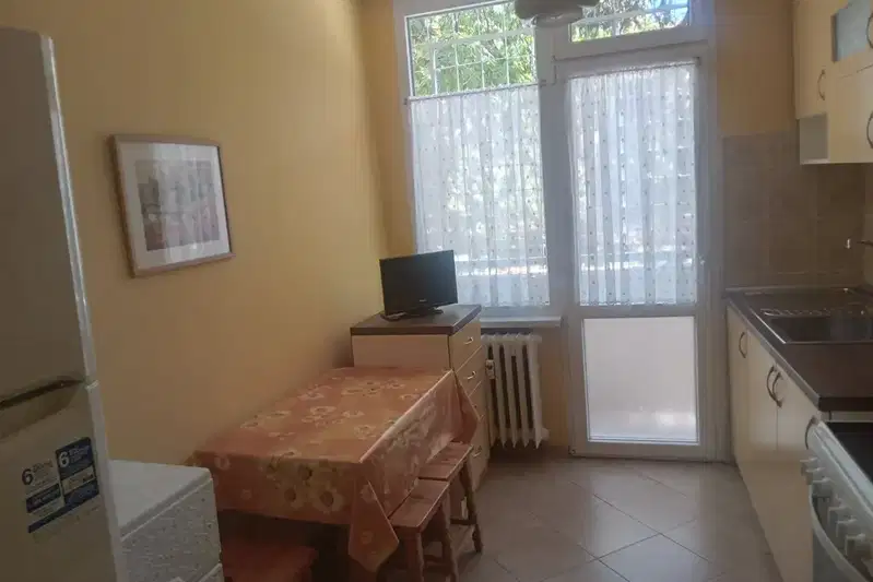 3-room apartment in Hipodruma with terrace on first floor