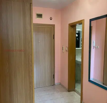 Снимка 3 — Двустаен апартамент 63 кв.м в Хладилника с южно изложение