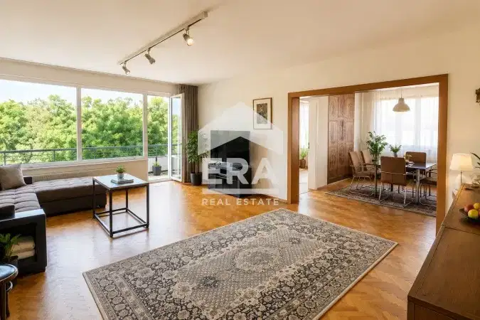Spacious 4-room apartment with view of Borisova Garden in Izgrev